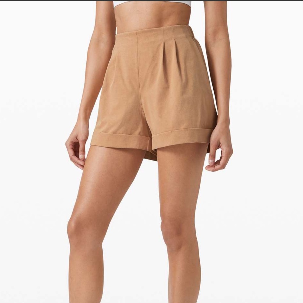 Lululemon practical play short 3.5in EUC sz 6 tan